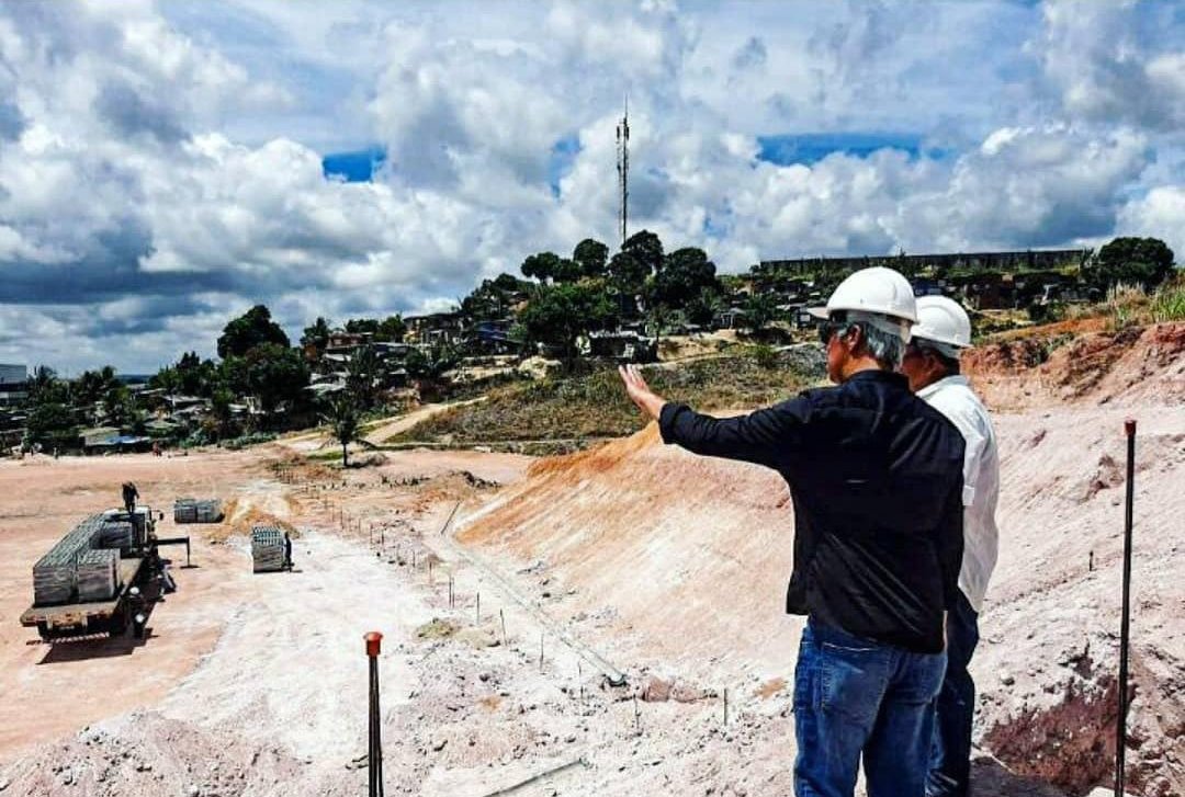 Equipe da Da Fonte Construções e Reformas em visita técnica de obra