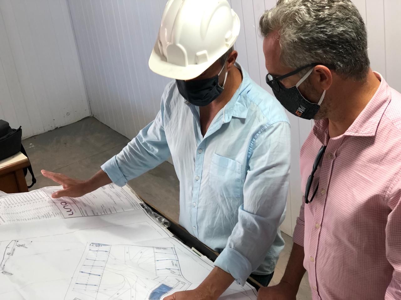 Engenheiro Flávio Da Fonte em visita técnica de obra