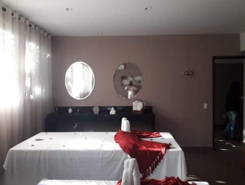 Sala de tratamento em spa reformada pela Da Fonte Construções e Reformas