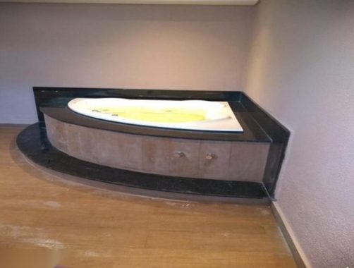 Banheira de hidromassagem instalada pela Da Fonte Construções e Reformas